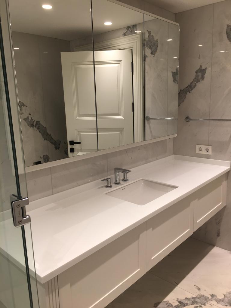 Banyo penceresinden giren doğal ışık