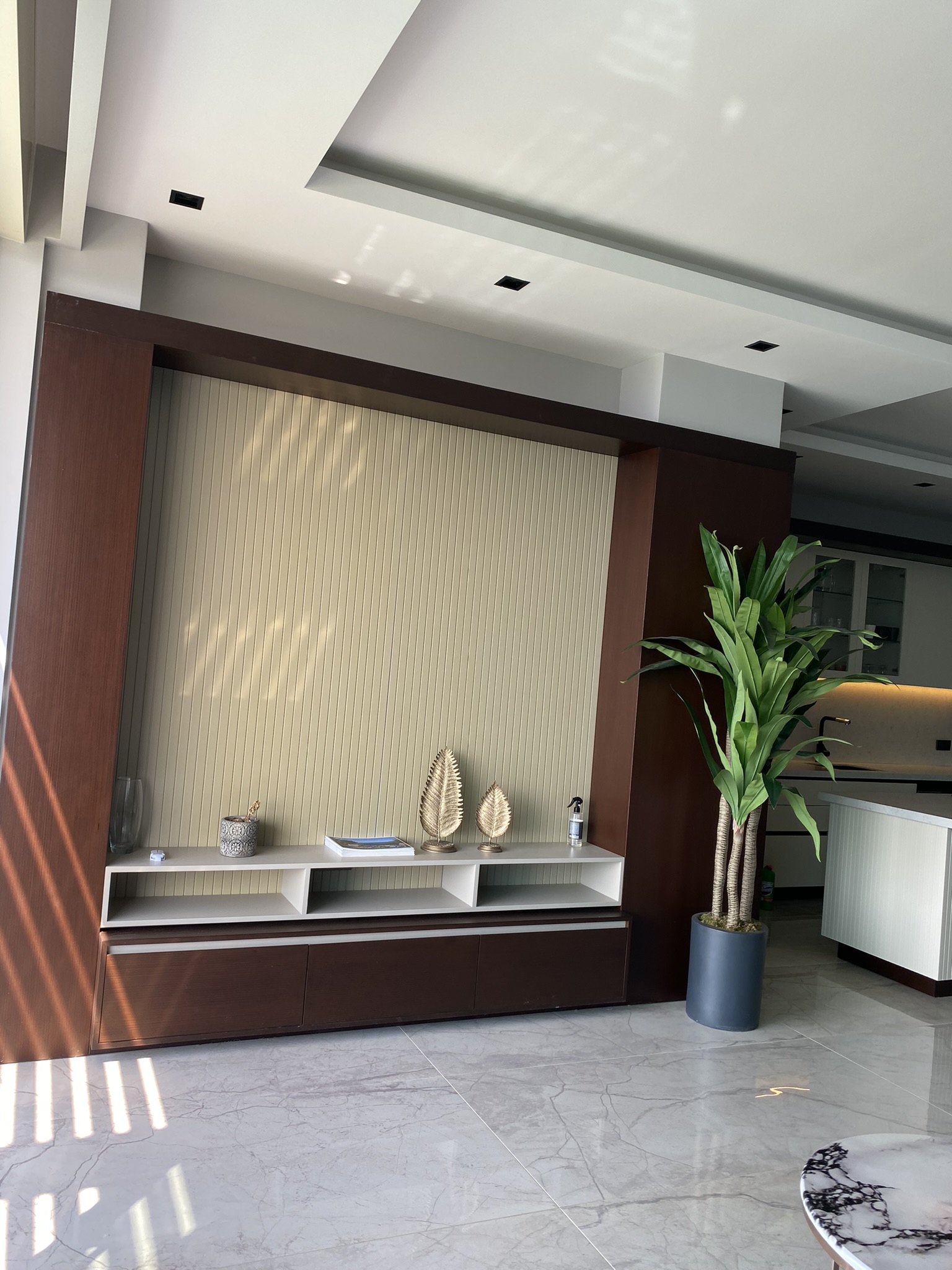 Bodrum Yalıkavak Villa TV ünitesi malzeme ve detay